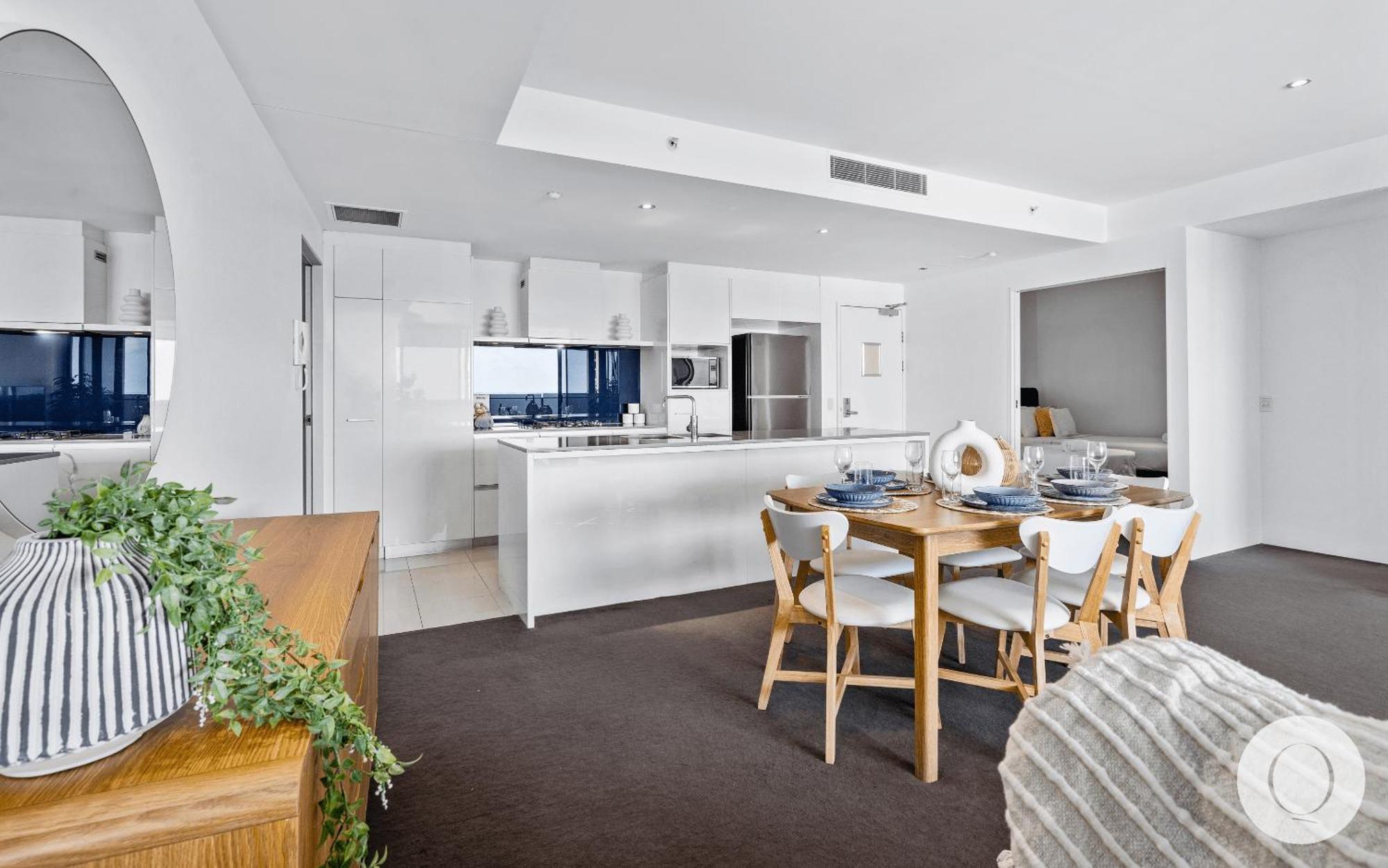 Spectacular Family Kids Free 3 Bedroom Ocean At Circle On Cavill - Q Apartment