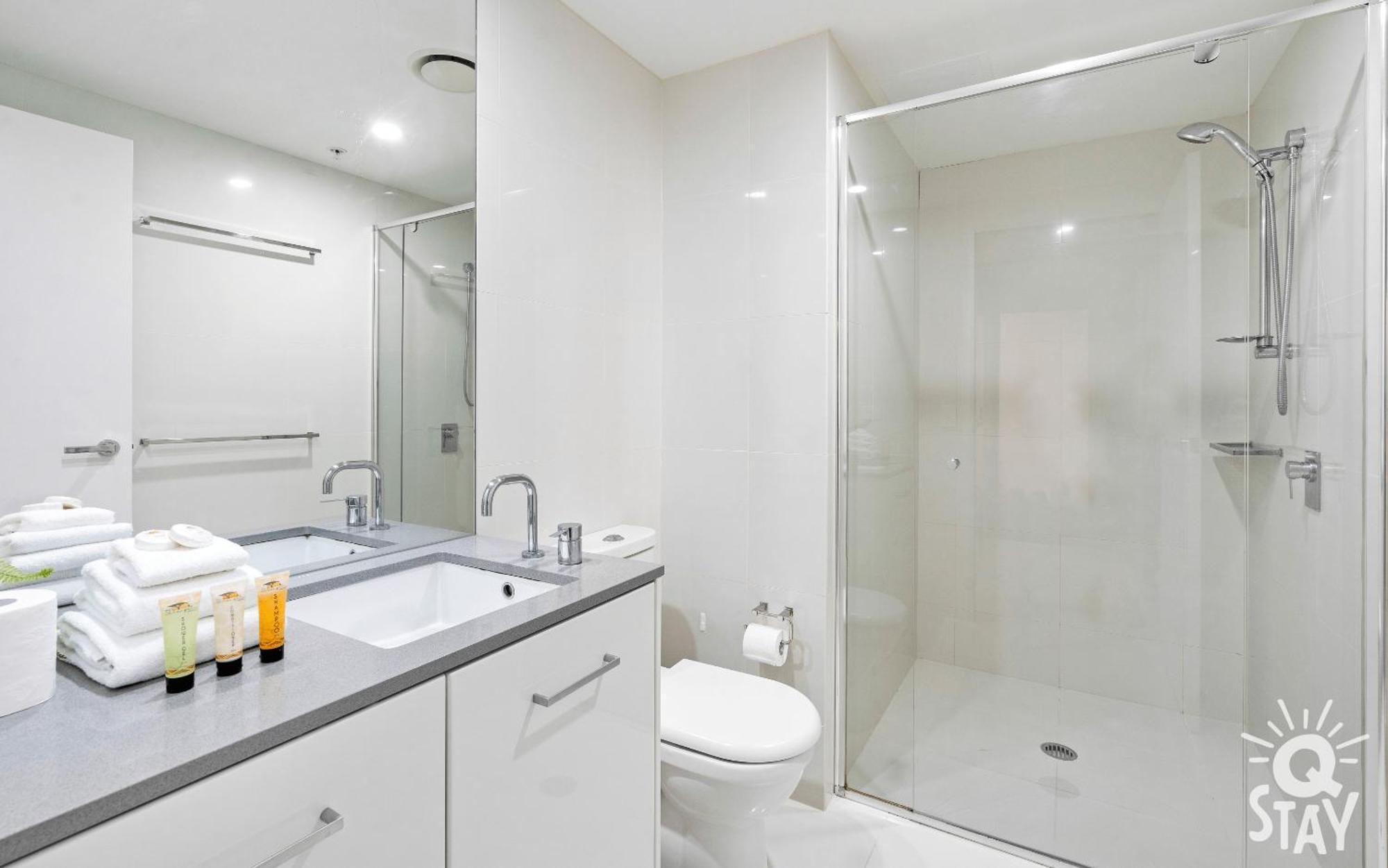 Spectacular Family Kids Free 3 Bedroom Ocean At Circle On Cavill - Q Apartment