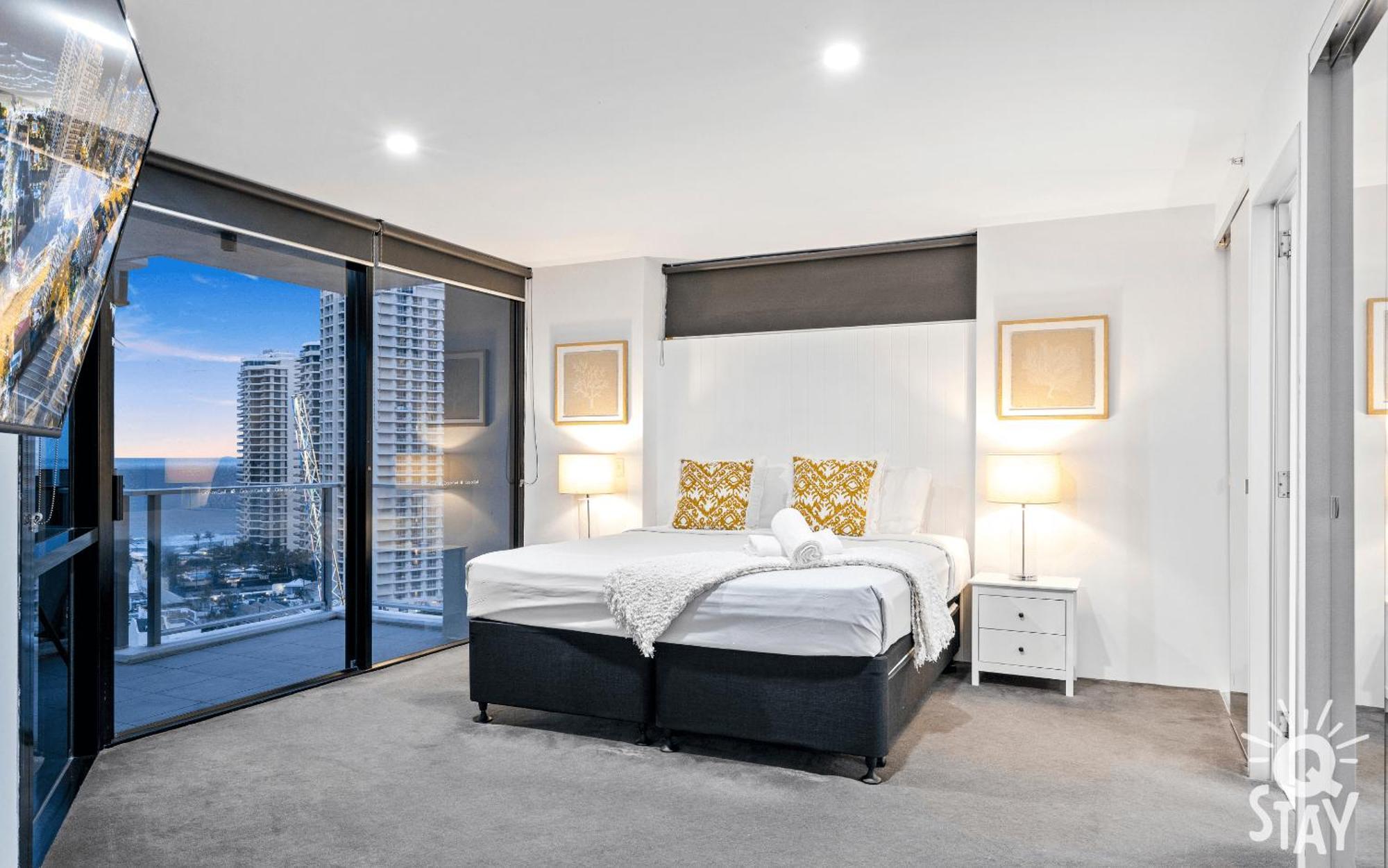Spectacular Family Kids Free 3 Bedroom Ocean At Circle On Cavill - Q Gold Coast