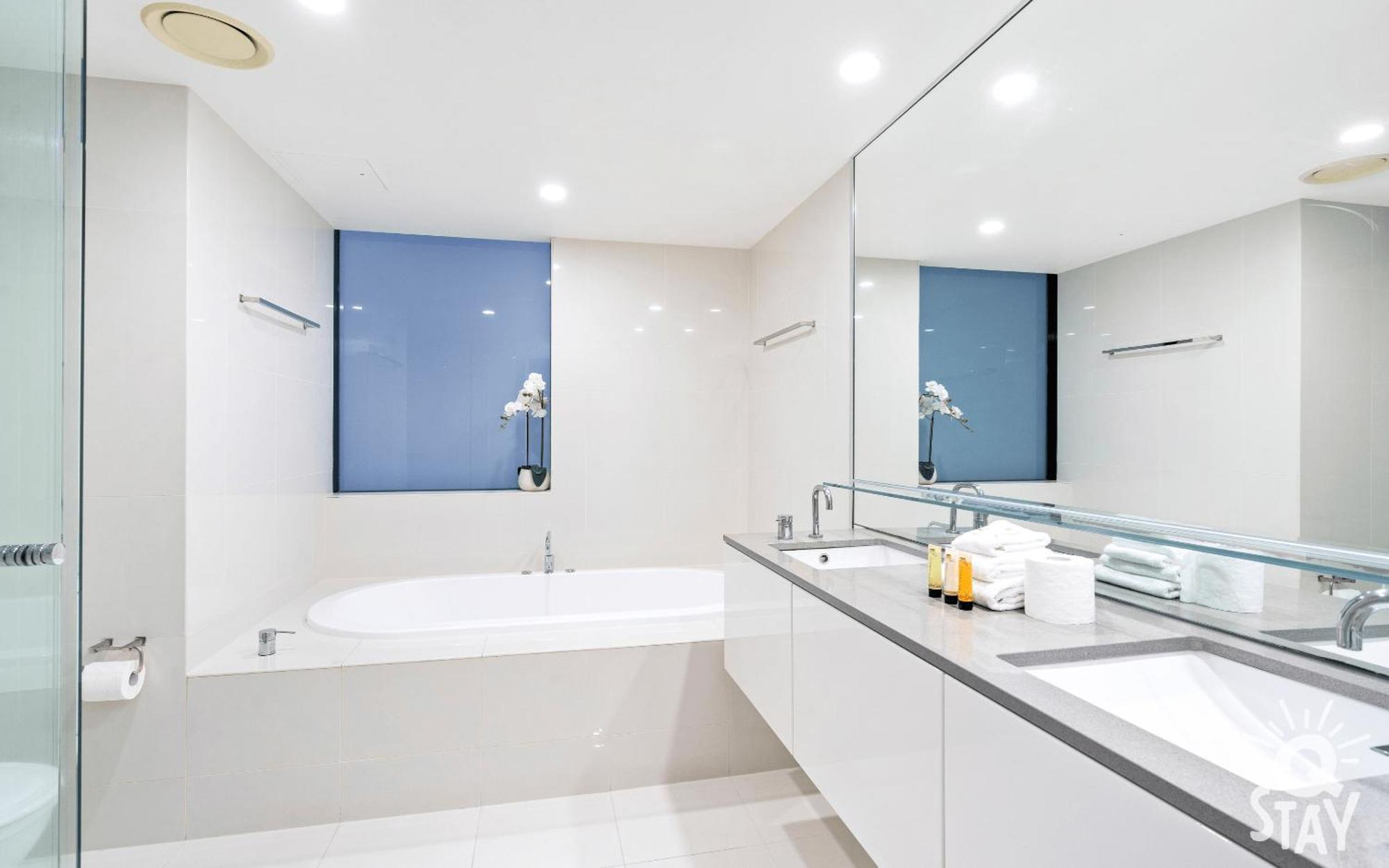 Spectacular Family Kids Free 3 Bedroom Ocean At Circle On Cavill - Q