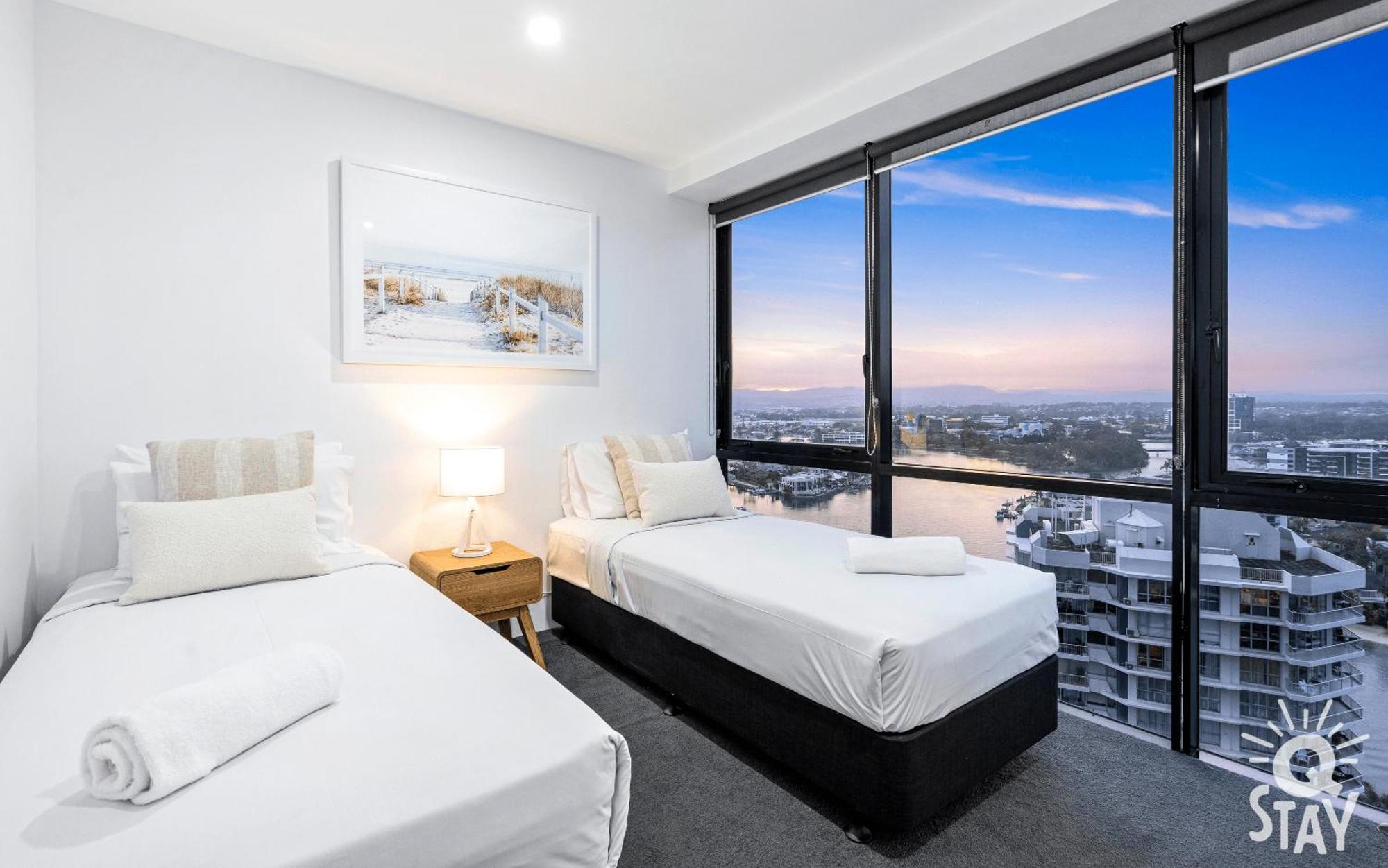Spectacular Family Kids Free 3 Bedroom Ocean At Circle On Cavill - Q Apartment